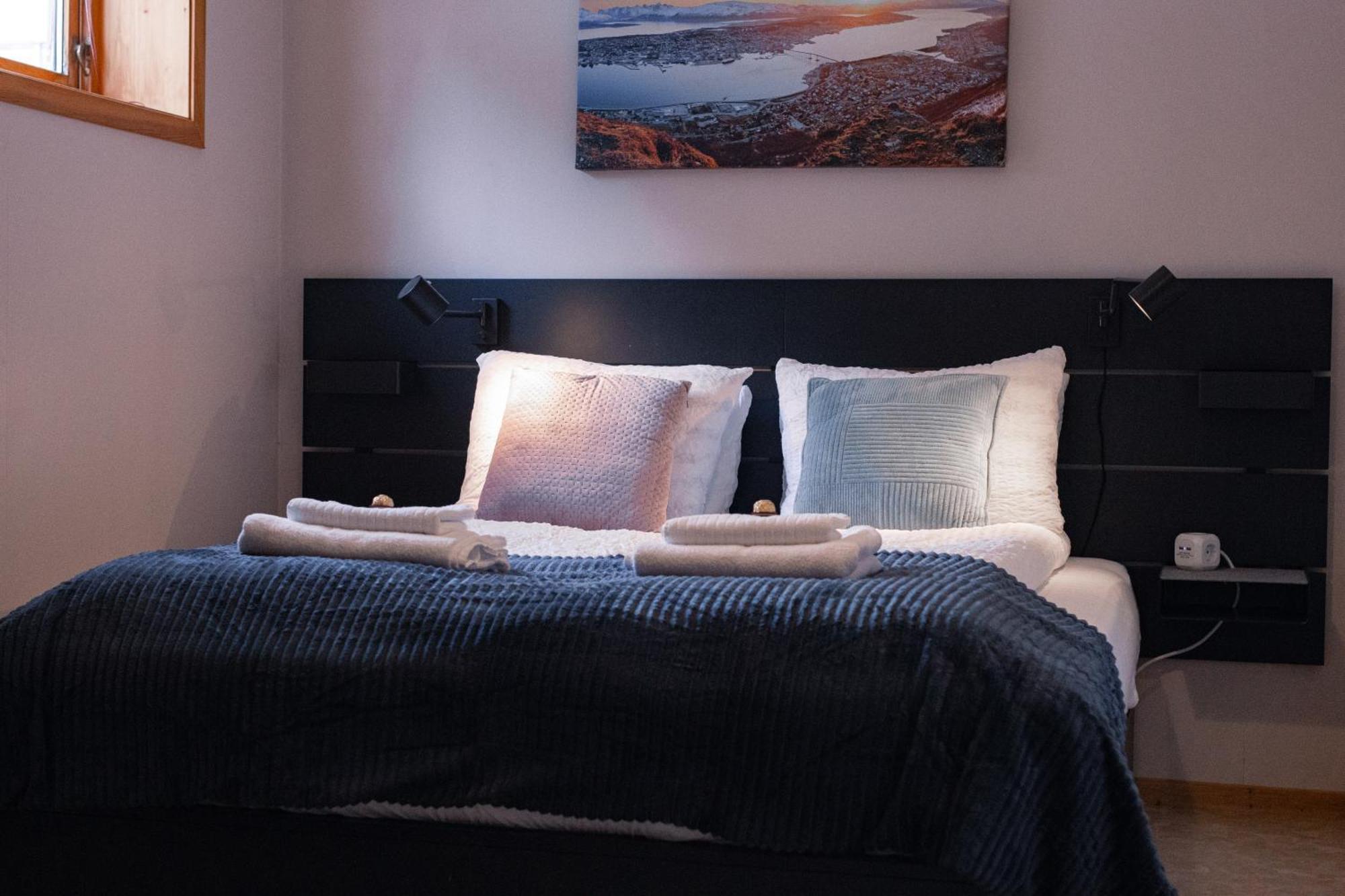 Cozy And Among Locals Апартаменты *